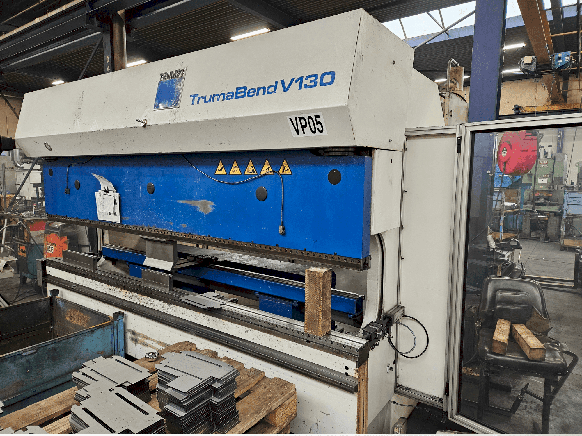 Frontansicht der TRUMPF TrumaBend V130 Maschine
