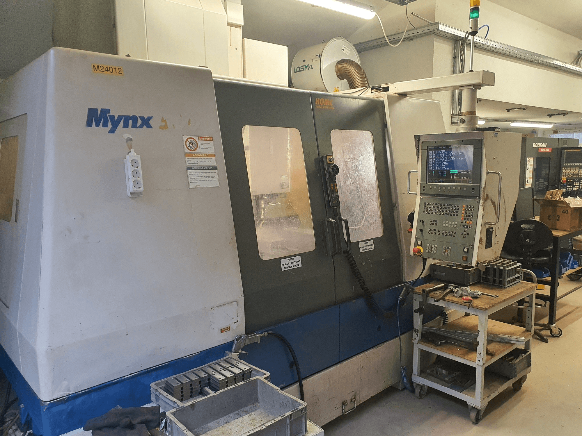 Frontansicht der DAEWOO Mynx 50 Maschine